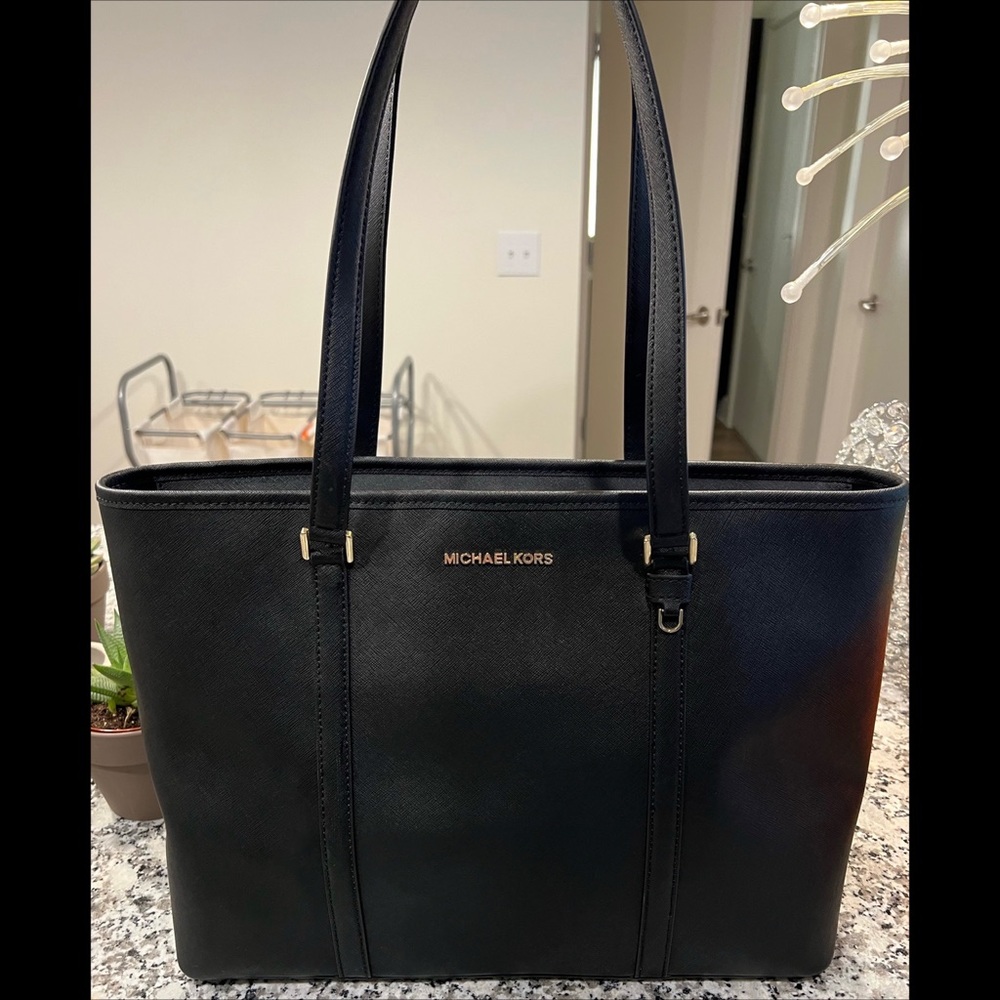 MICHAEL KORS LG MF TZ Tote Sady Black Leather
